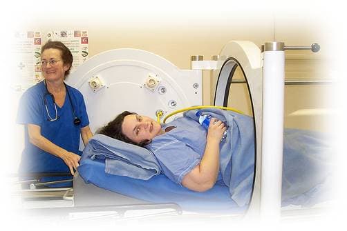 Monoplace hyperbaric chamber